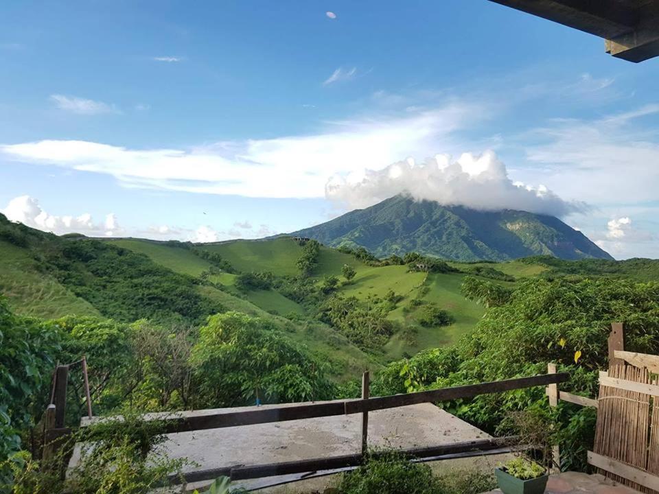 Florabells Iraya Guest House - Batanes Basco Exterior foto