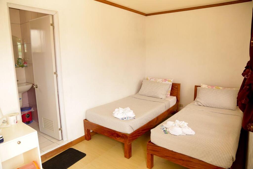 Florabells Iraya Guest House - Batanes Basco Exterior foto